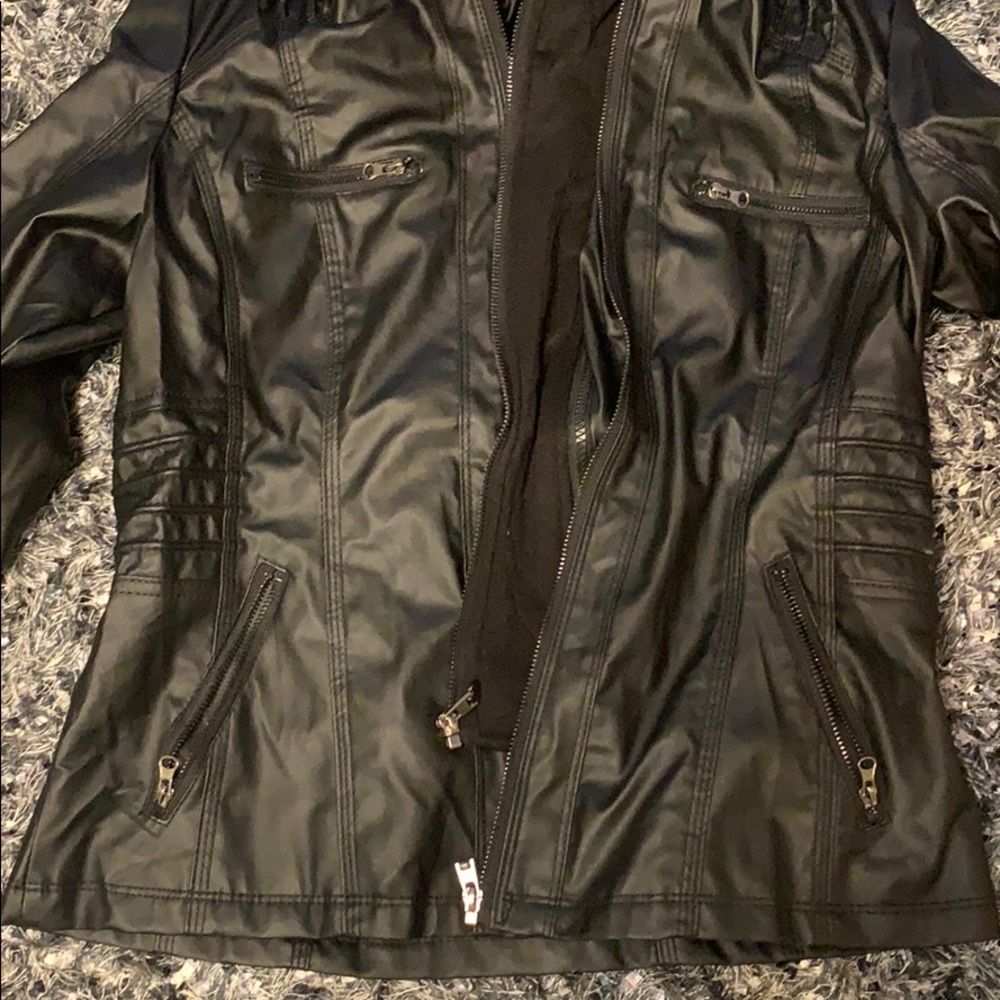 *NWOT* Black Jacket with removable hood - Picture 2 of 4